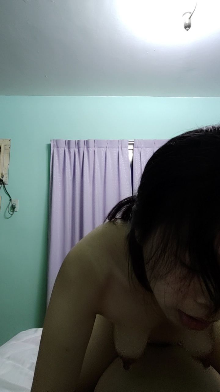 alicelovelp : 女上搖，最後師丈爆射一堆，流出好多白白的。