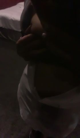 jagergirl : 襯衫內巨乳從內衣彈出無法控制的自摸🔞🔥
外表乖巧的OL是不是都想不到內心會有多淫蕩呢😈😈
褪下窄裙的我想被好好疼愛🔥🔥
哥哥你願意嗎？