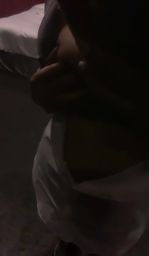 jagergirl : 襯衫內巨乳從內衣彈出無法控制的自摸🔞🔥
外表乖巧的OL是不是都想不到內心會有多淫蕩呢😈😈
褪下窄裙的我想被好好疼愛🔥🔥
哥哥你願意嗎?