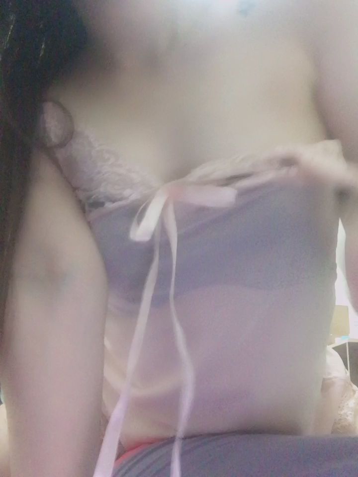 d******y : 🔥🔥🔥誰想當那顆枕頭讓戴娜坐騎🔥🔥🔥