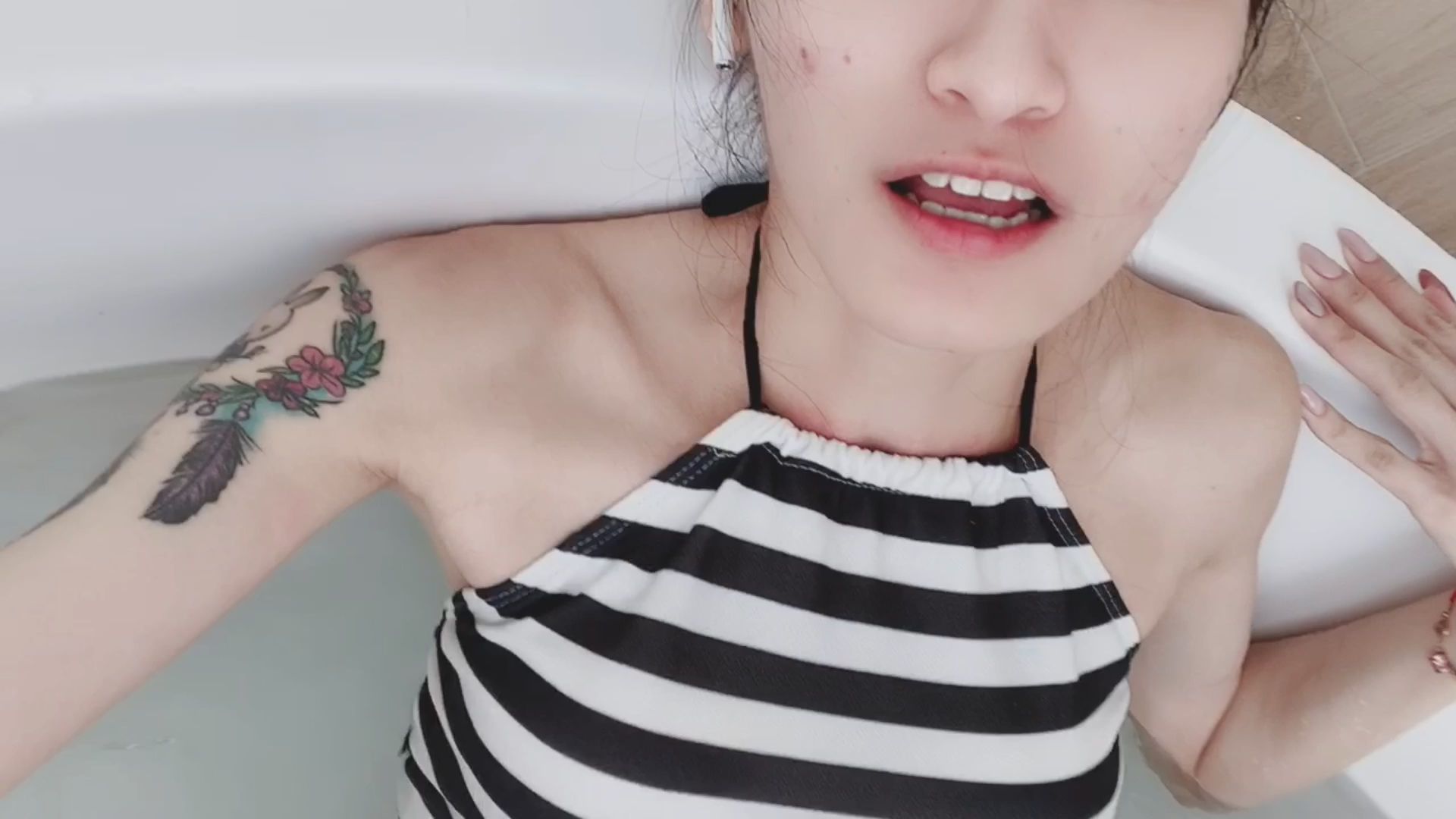 s*****a : 第一次在私人浴缸直接⋯❤️ 老闆偷偷帶我來墾丁玩