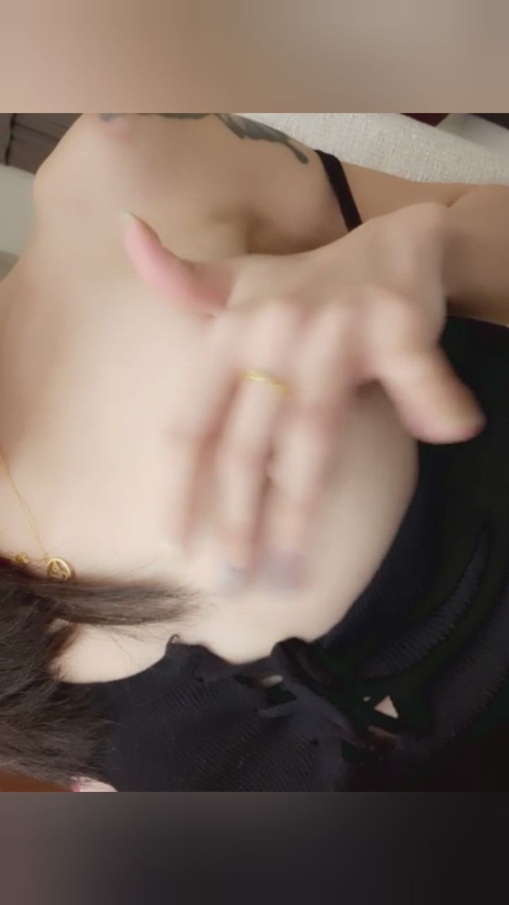 hotbabegirl : 哇咧！突然流出來 我自己也嚇到😱