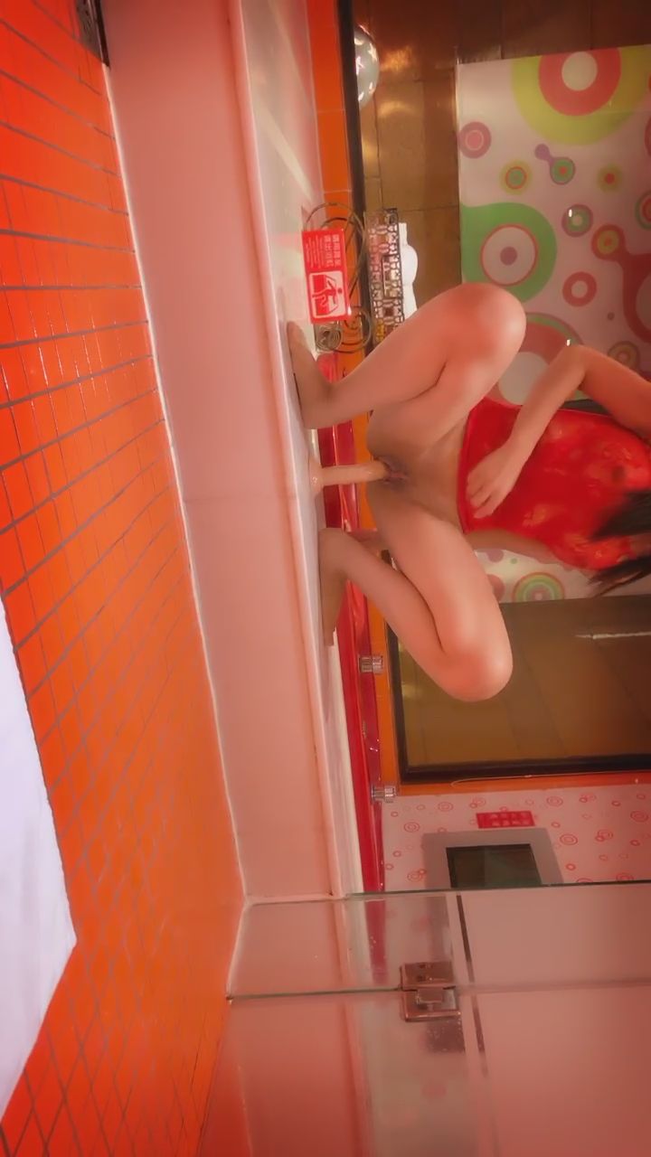  : 💋摩鐵偷拍系列 女上玩棒棒🫦可不可以進來一下下就好？