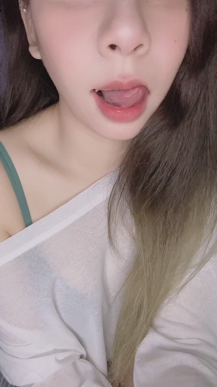 lalasexy : 舌頭中度殘障🙈好像不怎麼靈活🙈🙈🙈