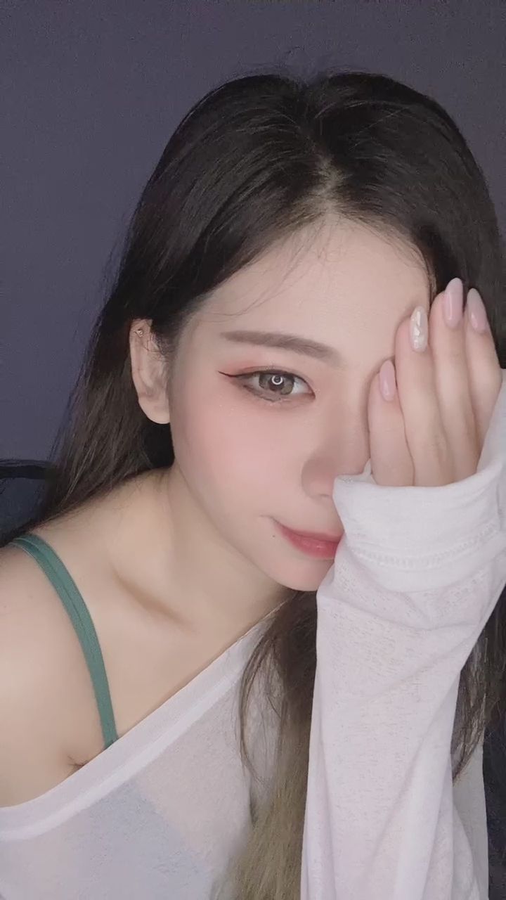 lalasexy : 寶寶說看臉就可以射了？！真的假的啦🙈🙈🙈你們是不是騙人🤣🤣🤣