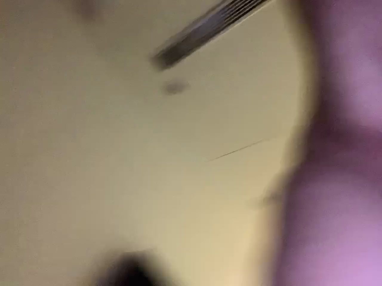 : 不是說好服儀檢查嗎？怎麼掰我穴啊？只剩內褲脫到大腿⋯只能趴著讓他從後面用手指玩弄穴穴了🙈🍆💦🔞