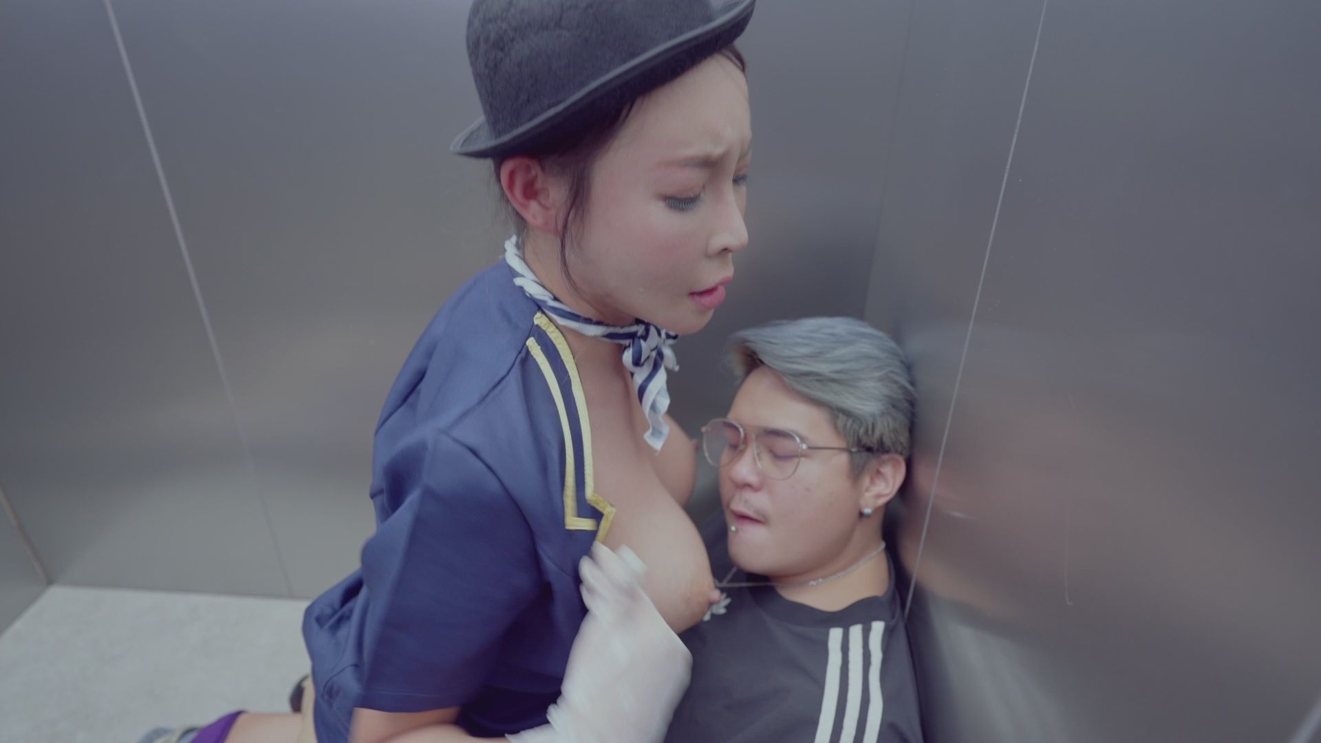 princessdolly : 在乘客身上自己來 好舒服！ #巨乳 #騎乘式 #BigTits #Cowgirl