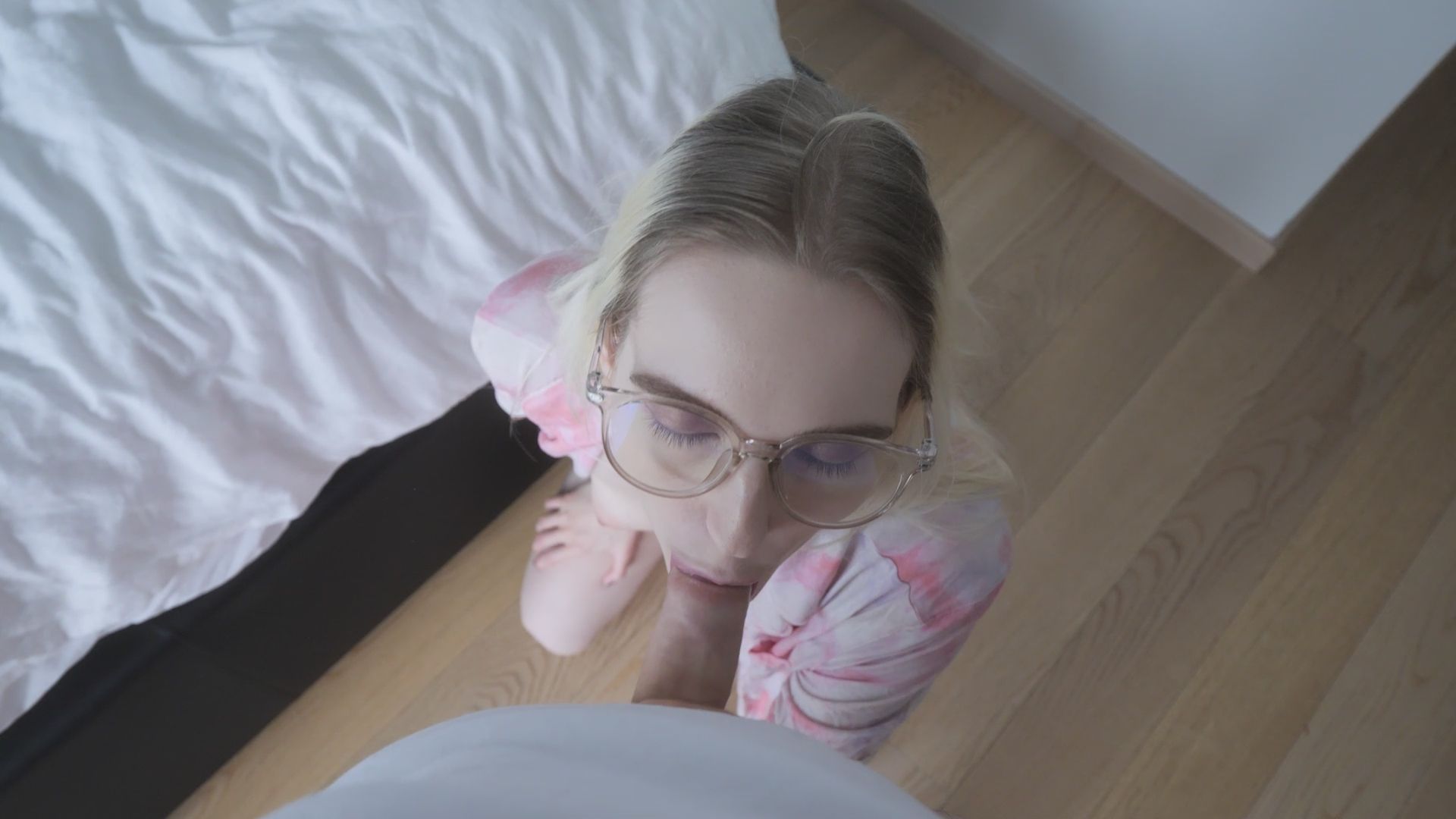 shinaryen : 最喜歡舔大棒棒 #口交 #巨屌 #第一視角 #歐美 #眼鏡 #BlowJob #BigDick #POV #European #Glasses