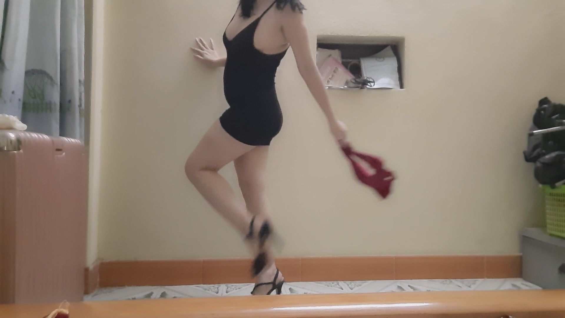 jessibaby : Em lắc lư theo điệu nhạc, anh có thích được lắc cùng em?#GocNhinCaNhan #ChanDai #VietNam