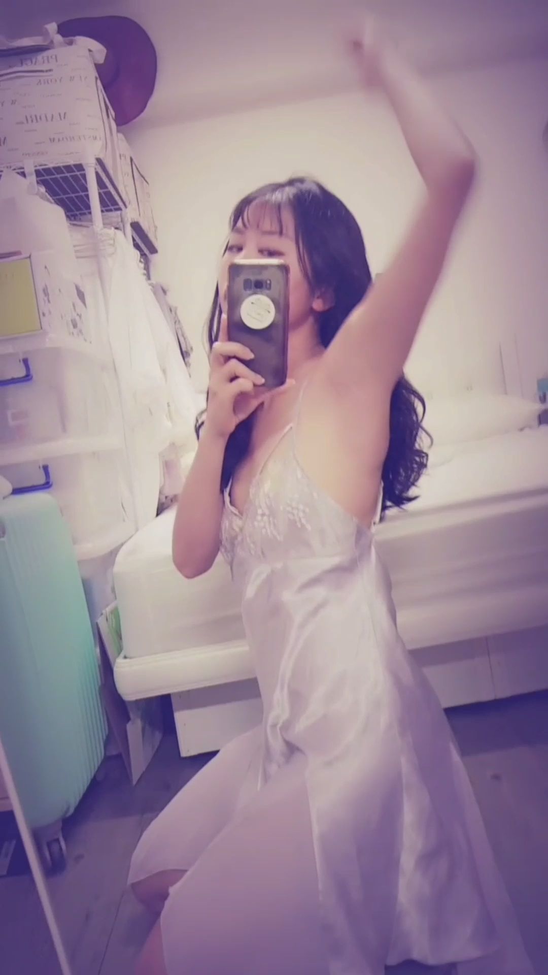 janicee : 露出美背💋揉奶😈