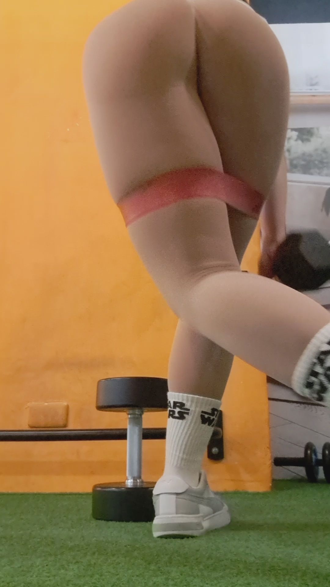 airpodsproma : 看起來我的屁屁很會夾😆