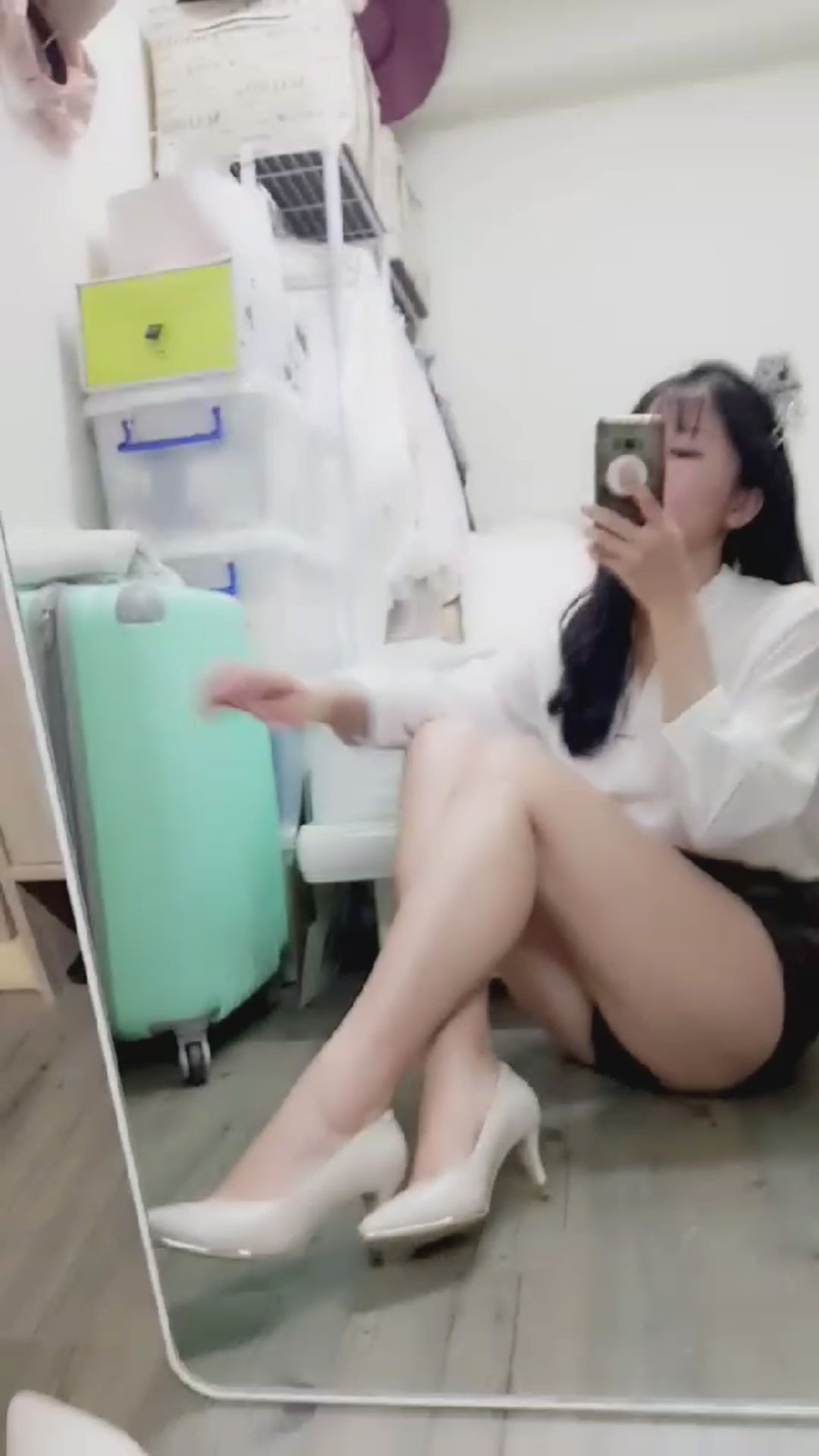 janicee : 自慰的OL👠👠👠