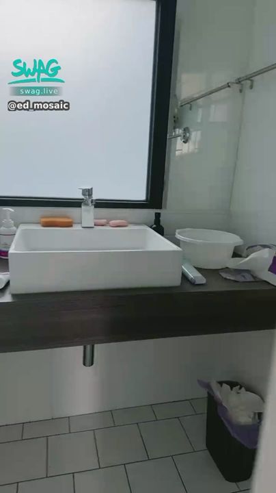  : 不要偷拍我尿尿～