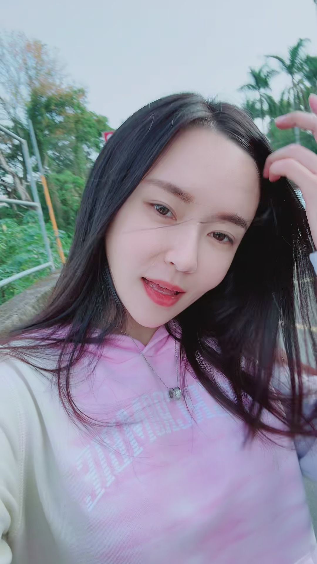 teresa0306 : 來看看這位純天然美少女❤️