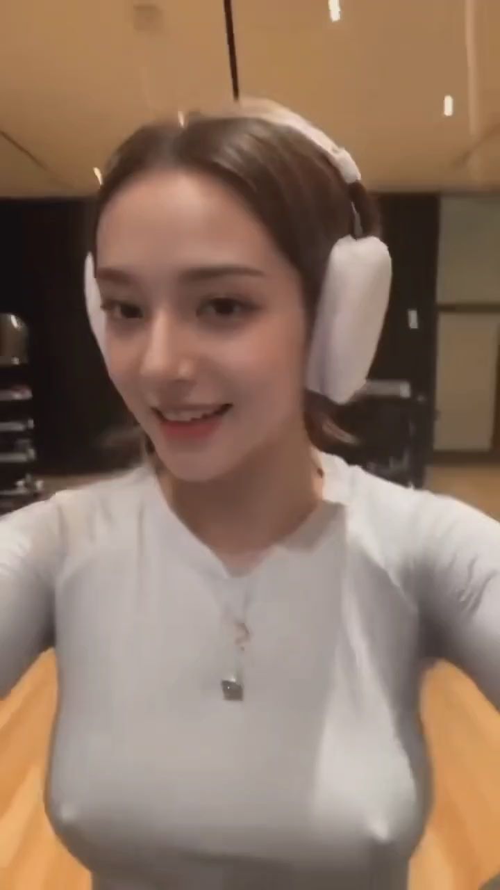 mmhaoduo : 健身房健身，忘了穿内衣了，真空