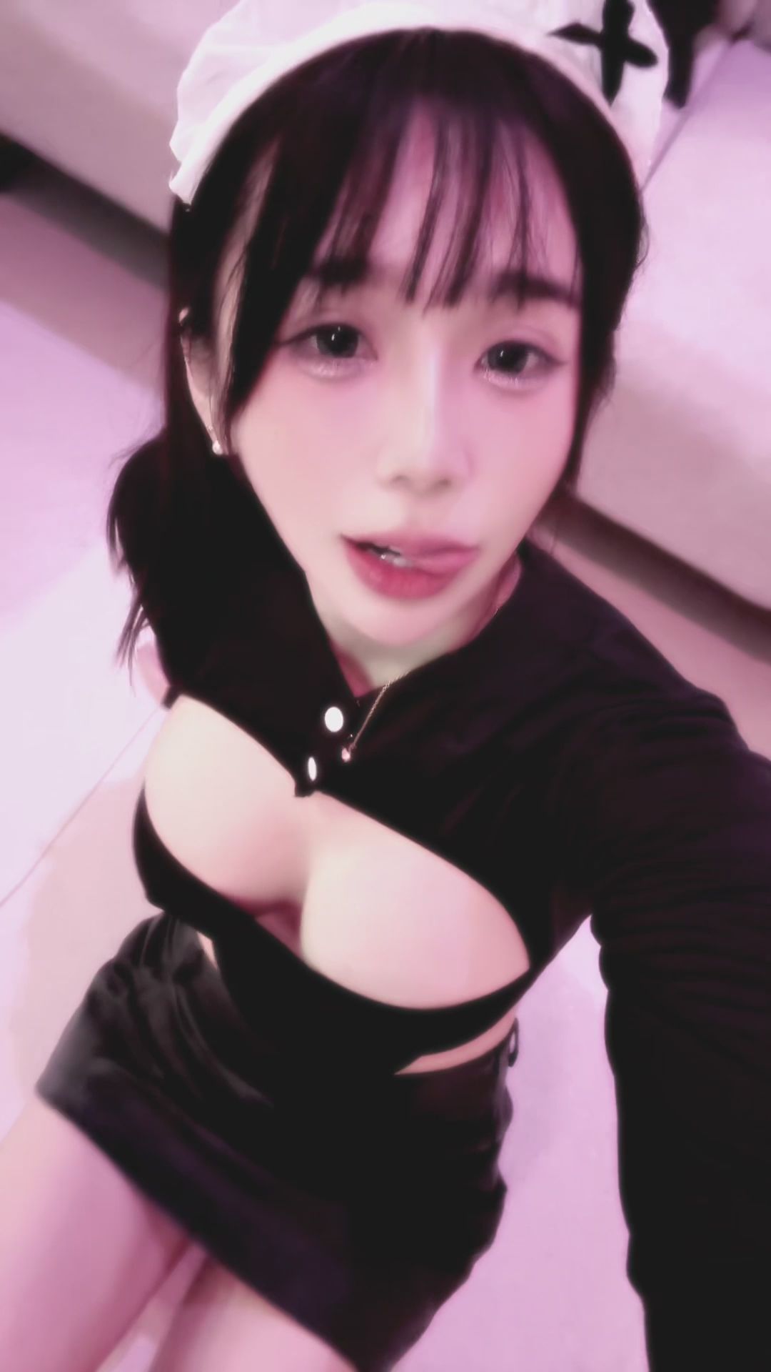 angela_baby : 女僕幫你打掃家裡