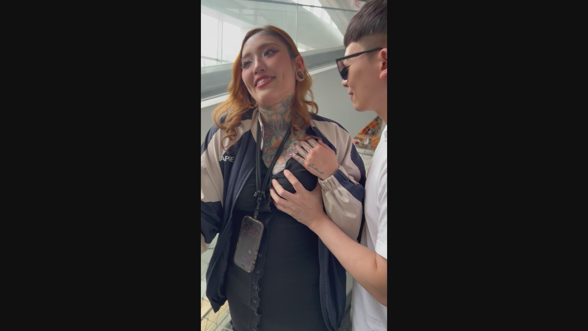 babes.private : 隔著衣服摸奶 有種若隱若現的感覺 也蠻色的❤️