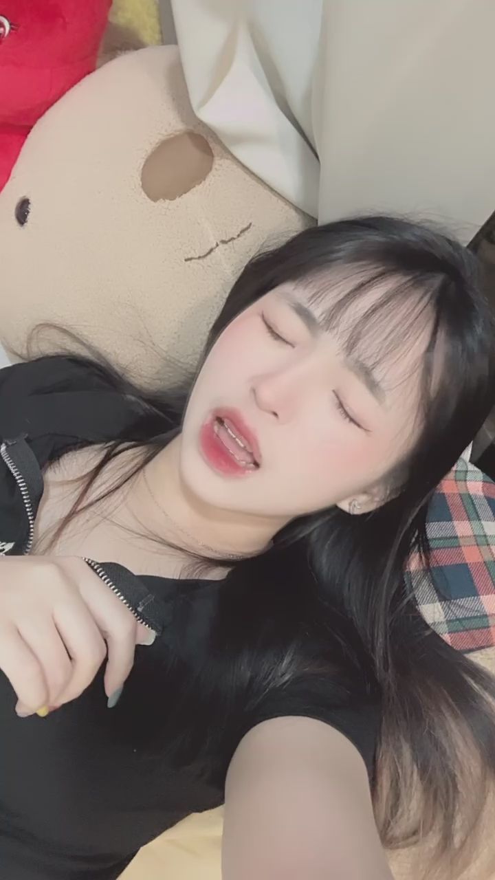 e.e.o.o : 請問你是在罵我還是想我呢?🤧自己承認! #日常 #生活 #露臉 #可愛 #私訊 Babe