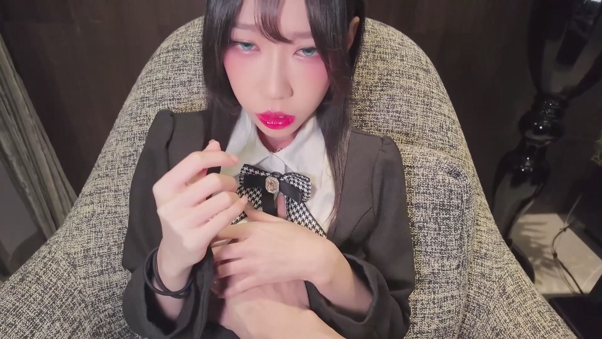 yuri_1109 : 好想被粗魯的對待......誰現在能過來....