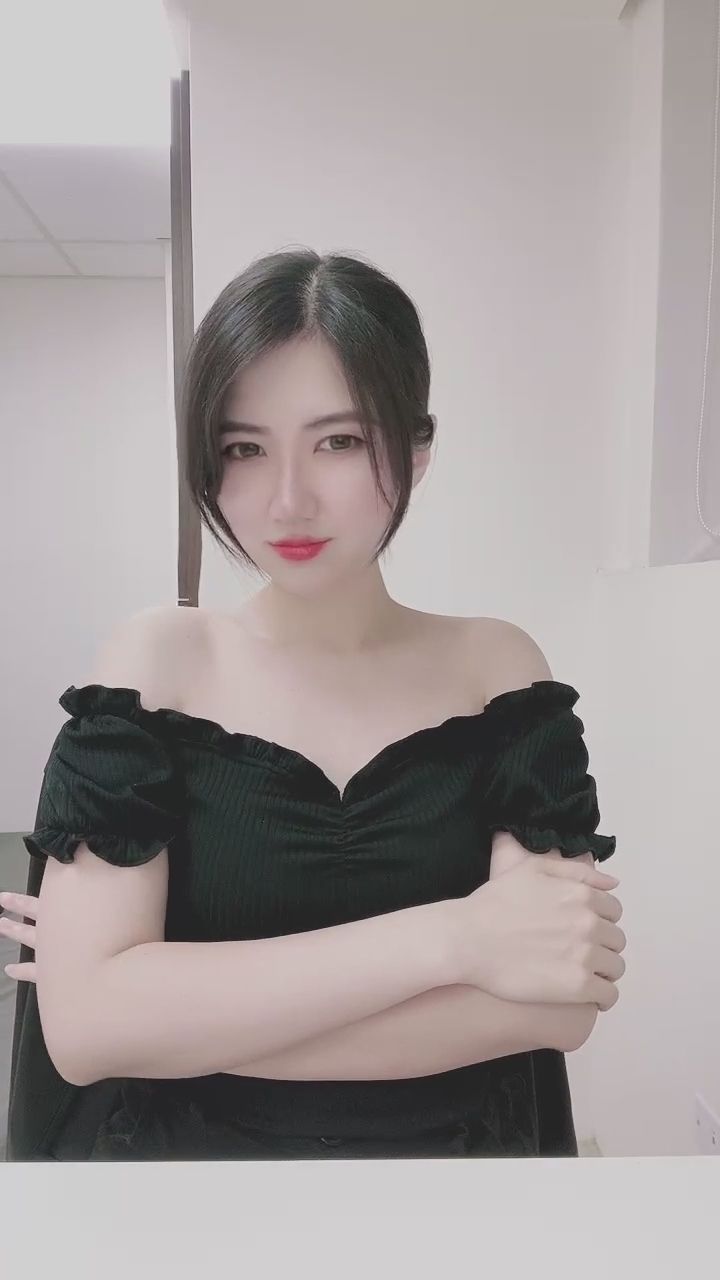 wwshero : 一點點小傲嬌,加上滿滿的甜美,你喜歡哪一個我?💖 第一次使用直播精華😍 #俏皮可愛 #反差萌 #迷人瞬間
一點點小傲嬌,加上滿滿的甜美,你喜歡哪一個我?💖 第一次使用直播精華😍 #俏皮可愛 #反差萌 #迷人瞬間