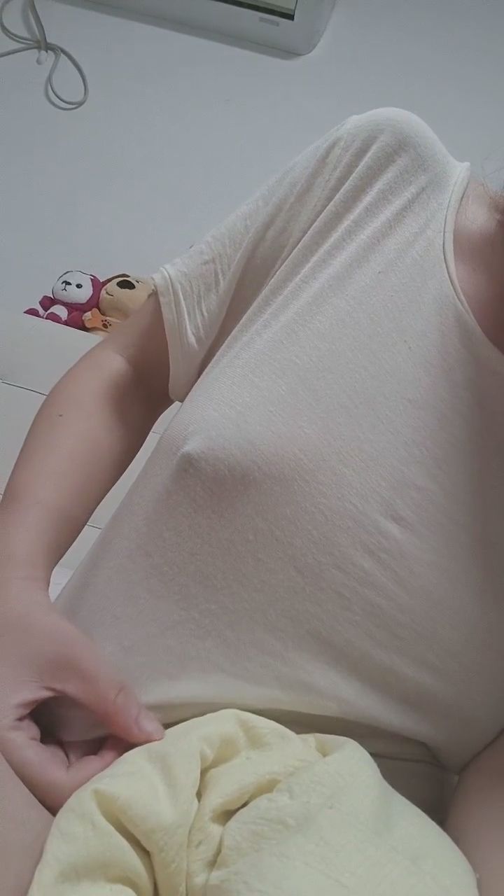 sexybaby5201314 : 看這裡...這樣是不是太明顯了?🔥 #性感 #誘惑 #好身材 #直播精華