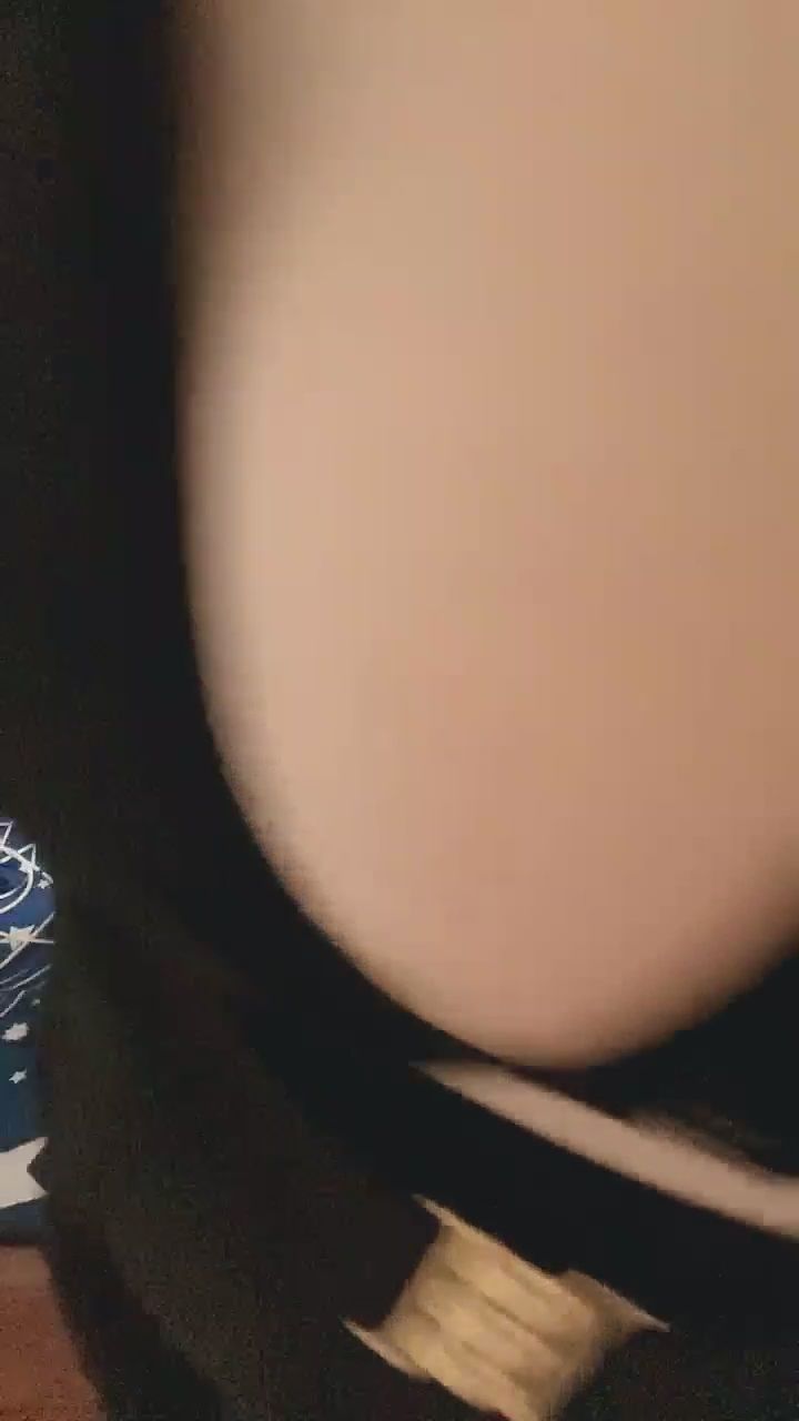  : 床上的黑絲視角，這個跪姿滿分嗎？🖤 #黑絲襪 #絕對領域 #床上互動