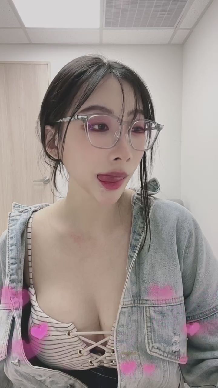 doris_0111 : 看到最後有小驚喜喔！✨🦋 #刺青 #俏皮 #反差