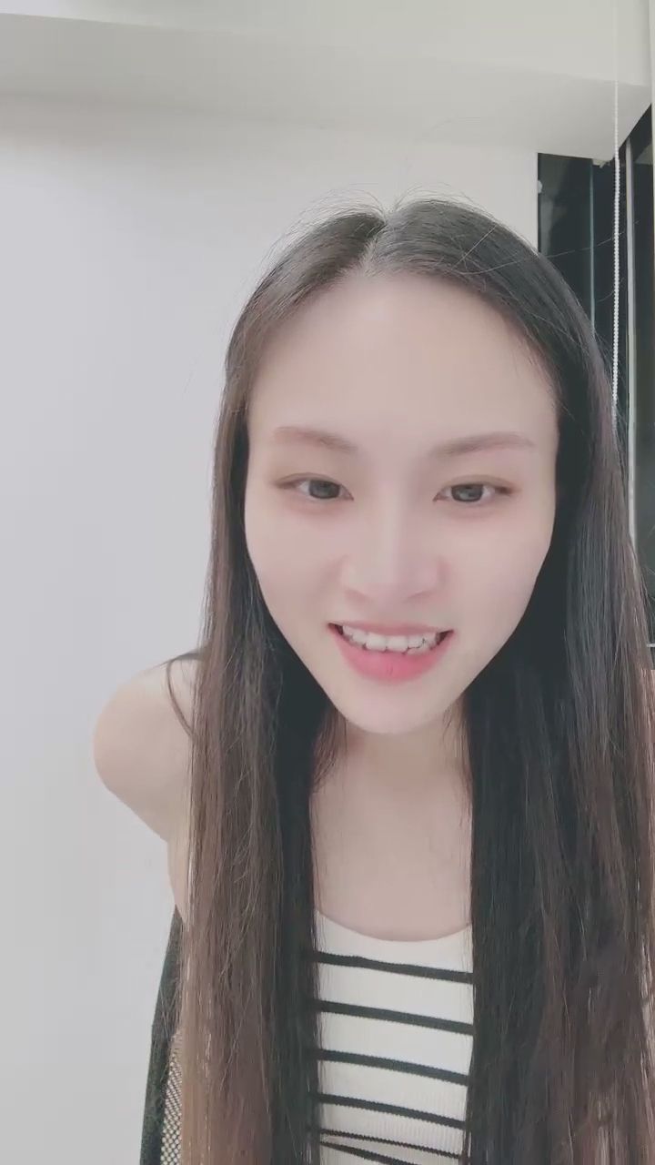 vveian483 : 最俏皮的挑逗瞬間！這波甜蜜飛吻和專屬眼神你收到了嗎？💋 #飛吻 #挑逗 #直播互動 #甜美