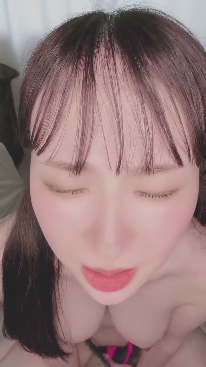 tenchan_2525 : 玩具震動太強了... 這迷離的眼神誰受得了?🔥🥵 #高潮 #真實反應 #性感