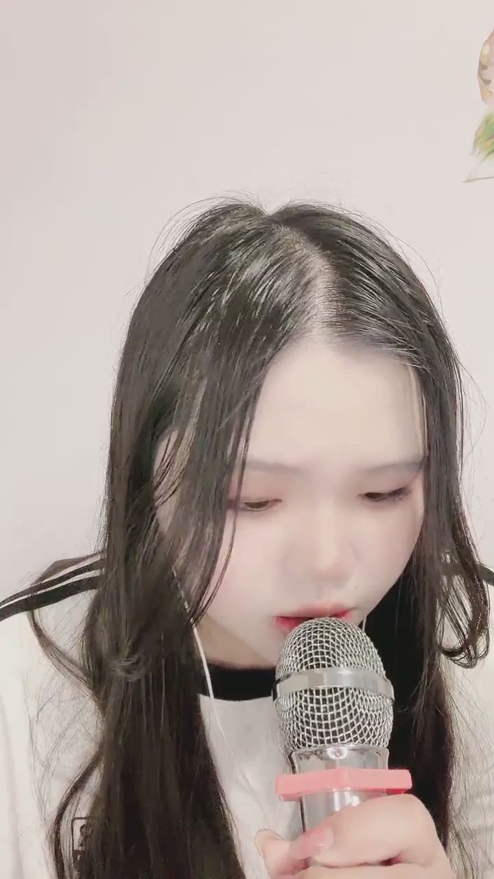 nanacats : 靠得這麼近對著你唱,這首歌有唱進你心裡嗎?🎤✨ #零距離 #靈魂歌者 #眼神交流