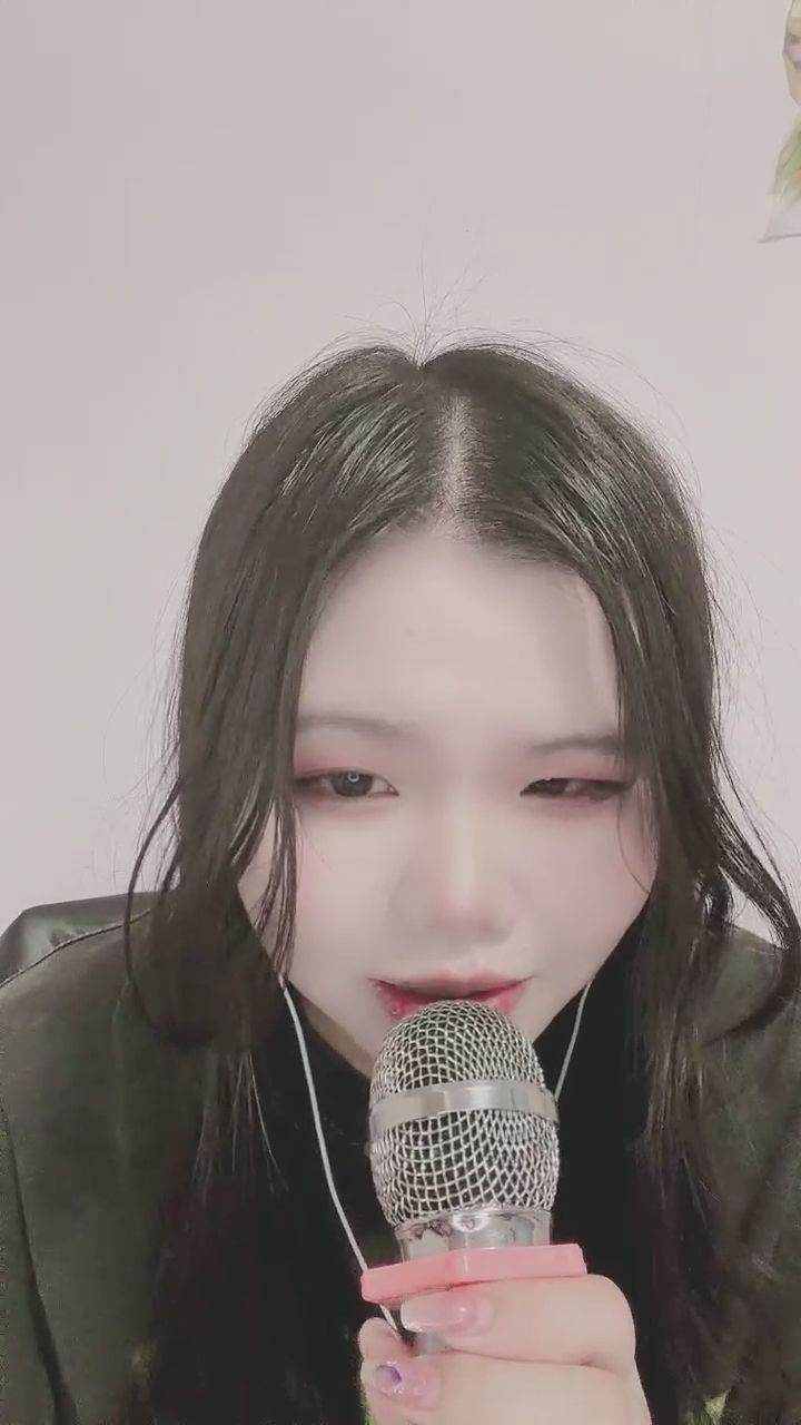 nanacats : 被她開場的笑容徹底融化!溫柔的嗓音真的太撩人了~🥰✨ #治癒系 #笑容殺 #唱歌直播