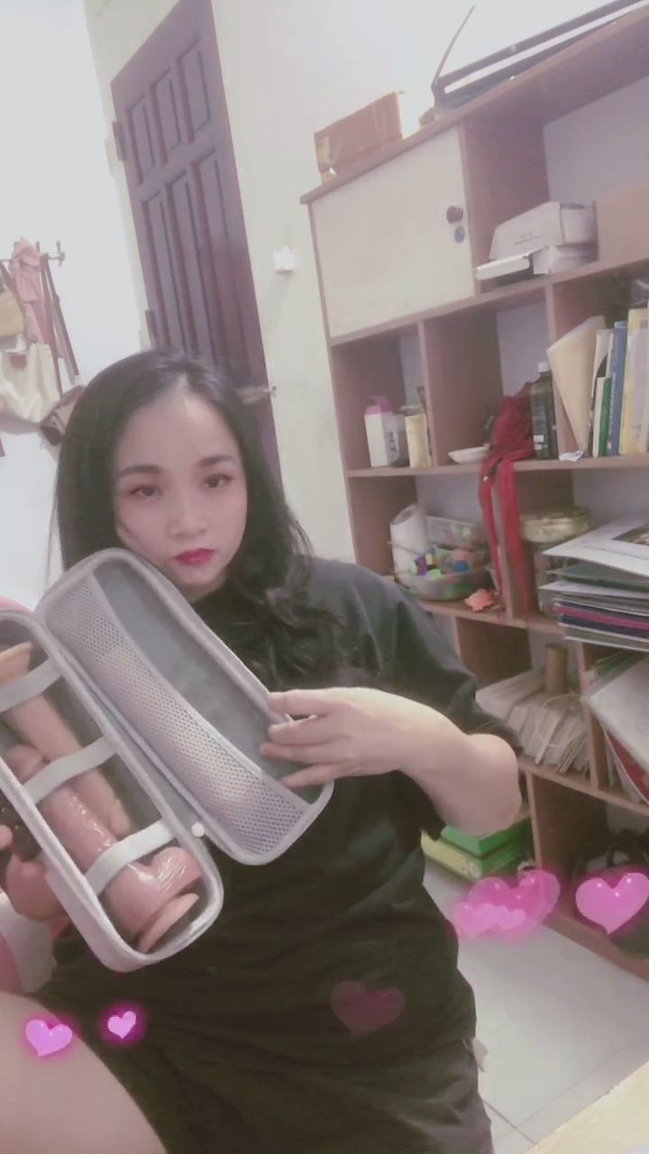 milanda22 : 猜猜這個神秘小盒子裡裝了什麼好玩的？答案絕對讓你臉紅！😏🎁 #開箱 #神秘盒 #福利 #直播精華