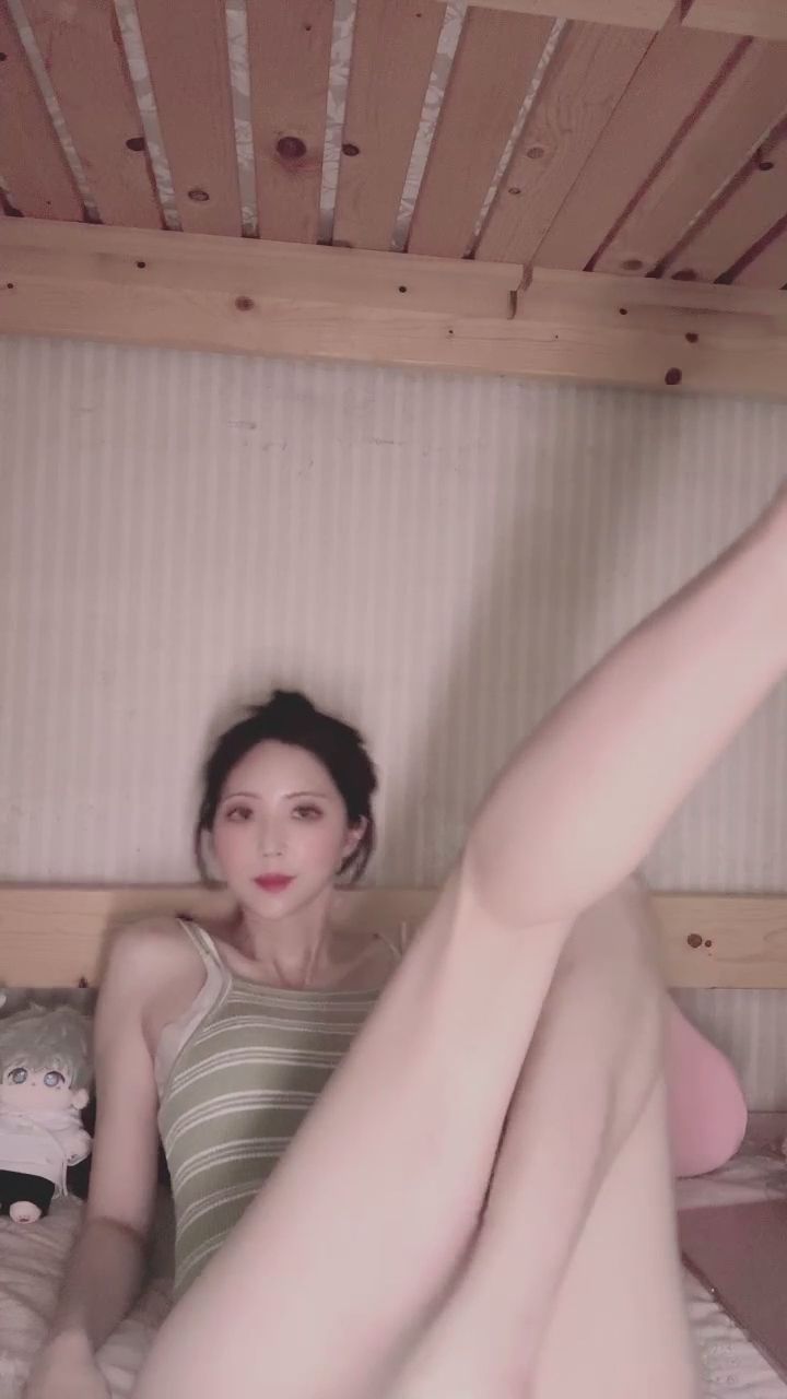  : 今天的驚喜福利，這雙美腿你給幾分？😍 #美腿 #粉絲福利 #直播精華Babe