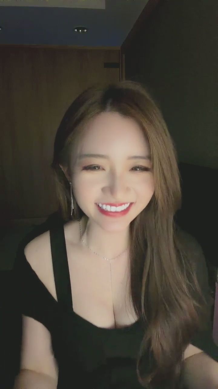  : 愛心連擊與飛吻攻勢來襲，這波你給幾分？😘 #愛心 #飛吻 #心動警報