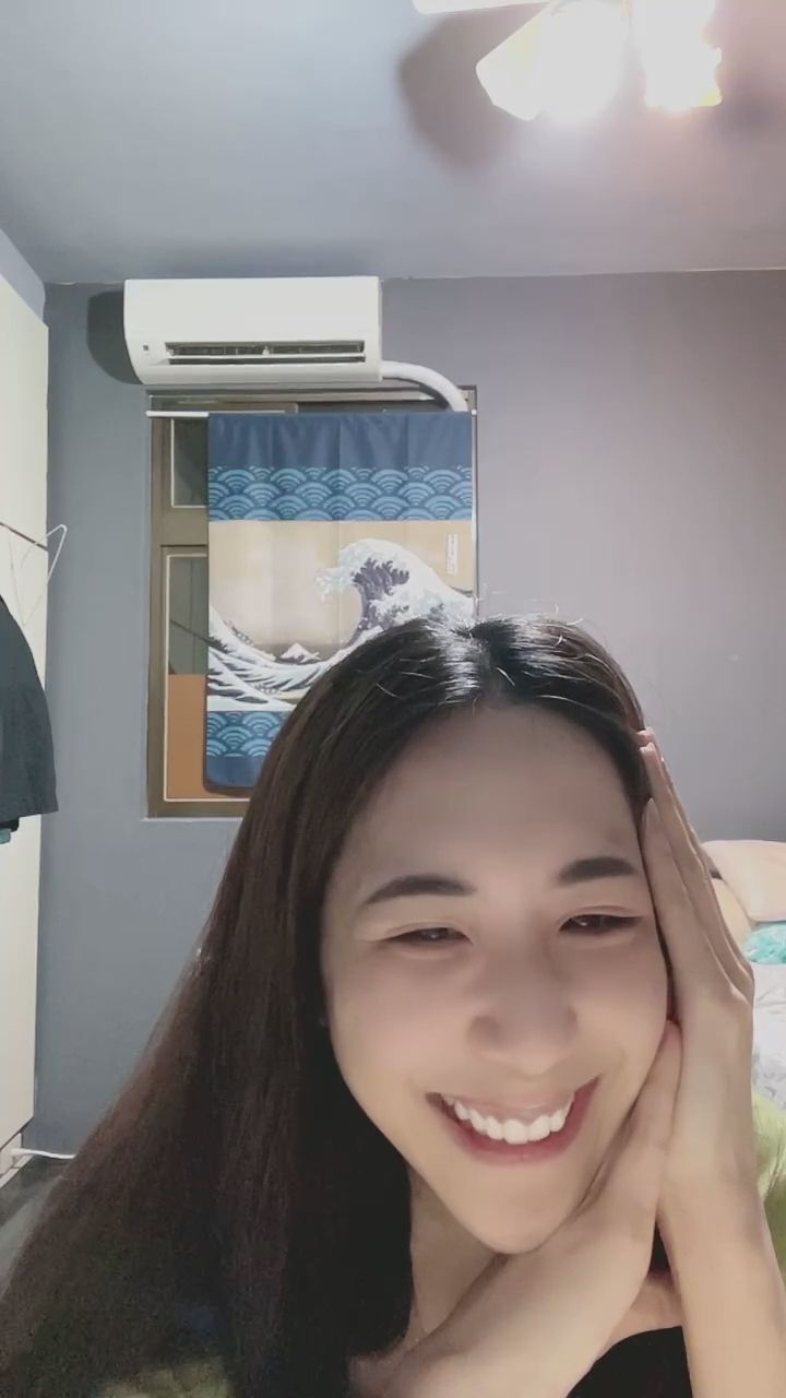  : 笑容是真的會傳染的！快來感受這波甜蜜爆擊～😍 #甜美笑容 #活力滿滿 #療癒