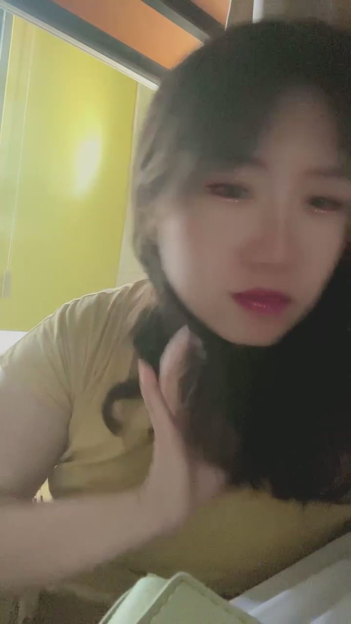  : 這種楚楚可憐的眼神，誰看了能不心疼？🥺 #深情對望 #女友感 #私密對話