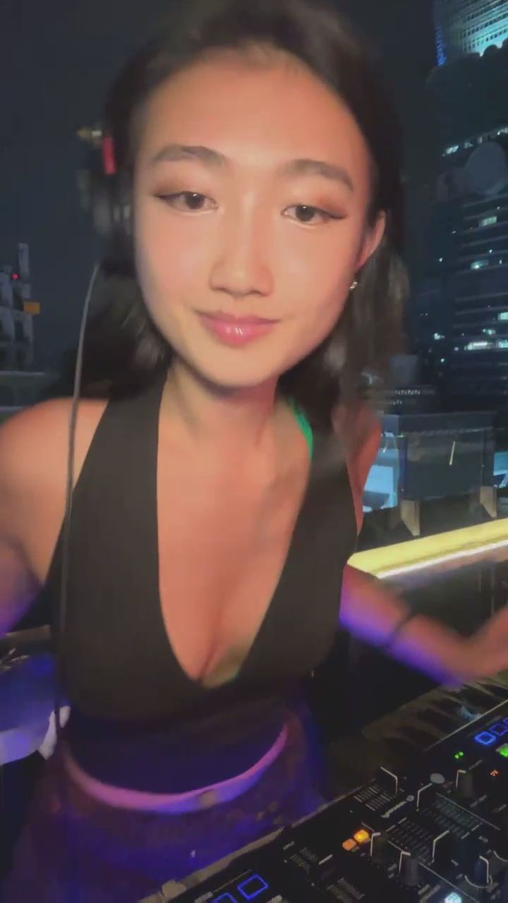  : 這個突如其來的近距離視角讓人心跳加速！😍 #女DJ #近距離  #派對日常