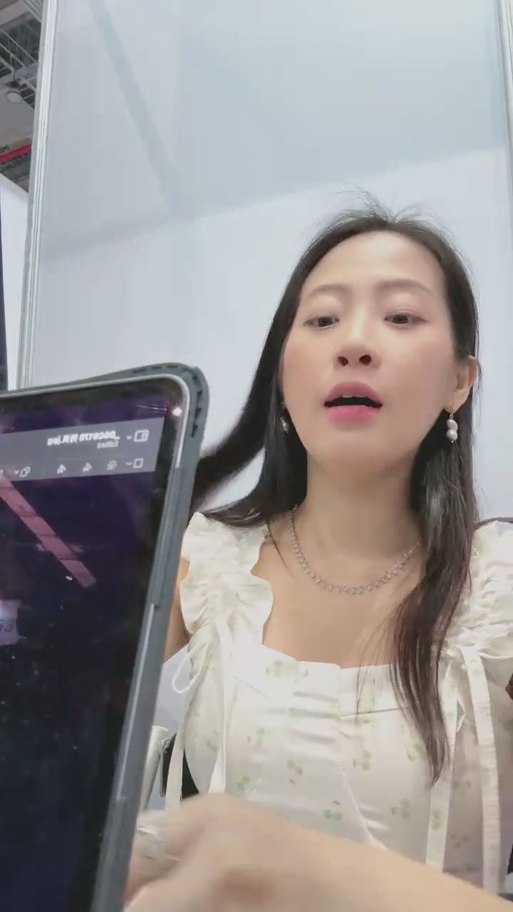  : 平板裡的隱藏版照片大公開？反差風格讓你一次看個夠 👀📱 #幕後花絮 #反差萌 #驚喜