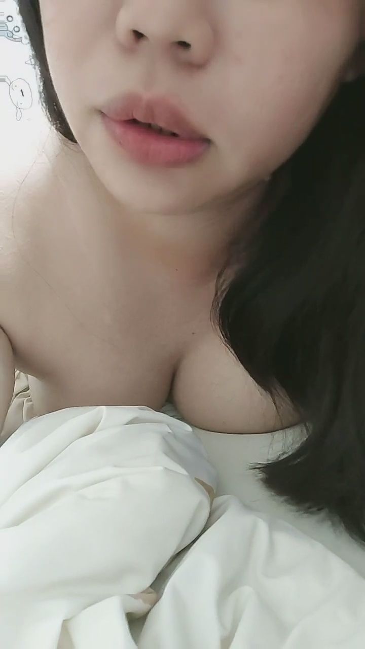  : 深夜裡的私語，只讓你看到我最害羞的一面🌙 #私密對話 #深情對望 #女友感