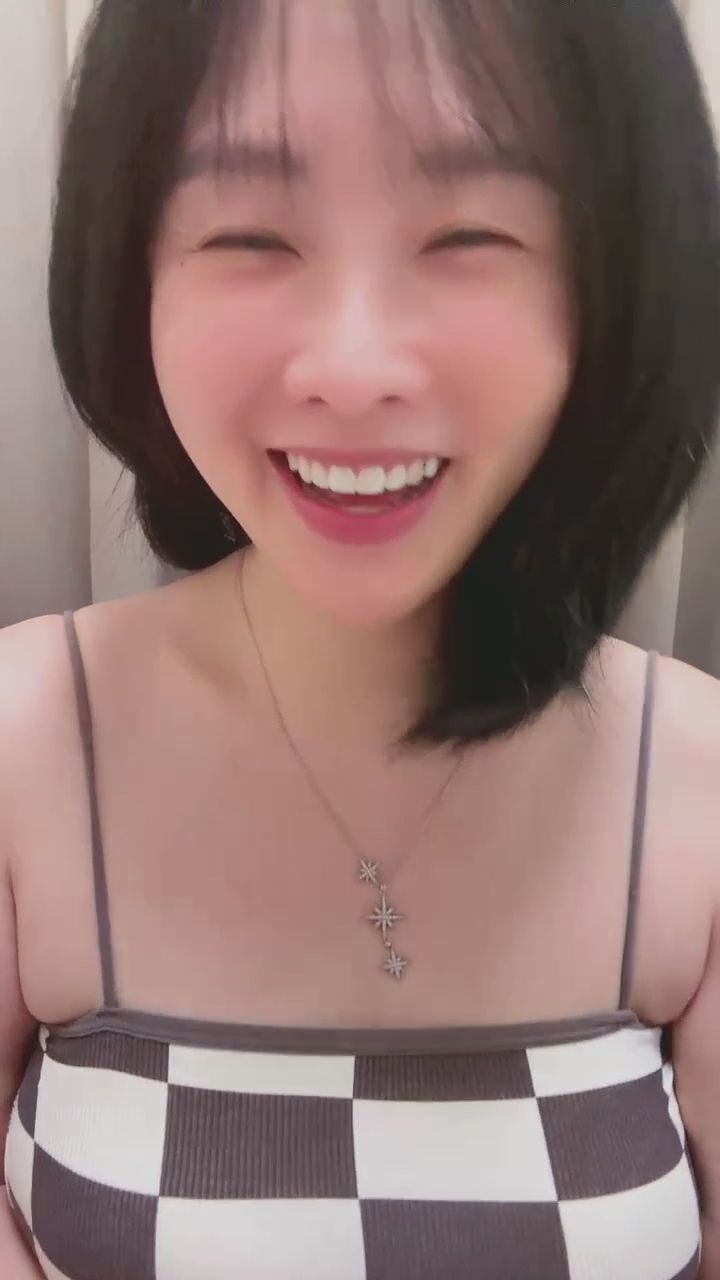 loveevelyn : 捕捉到今天最燦爛的笑容!看著我的眼睛,有沒有被融化?😘💫 #治癒笑容 #心動對視