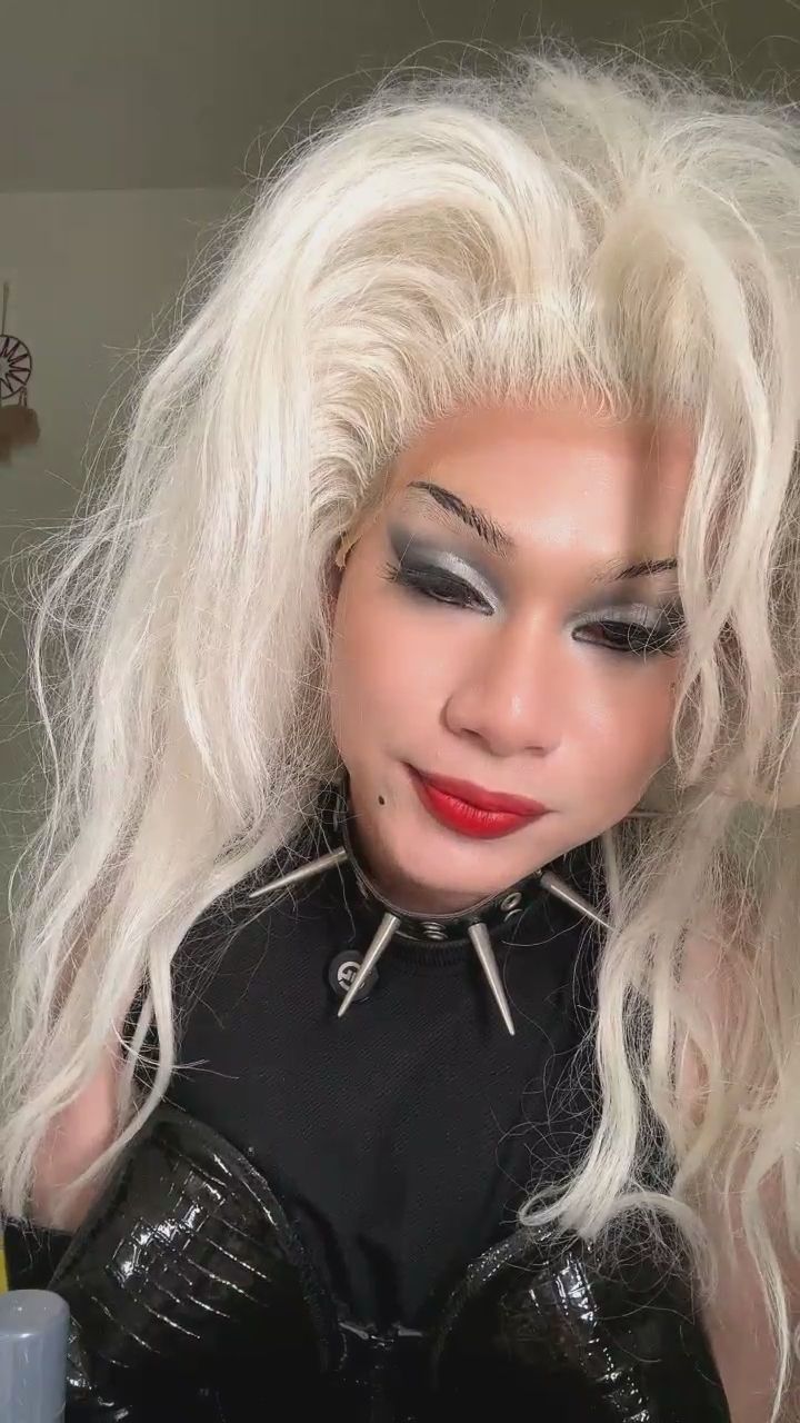 : 漆皮穿搭搭配高能量甩髮，完全沒有冷場的狂野魅力演出！🖤✨ #狂野 #漆皮 #高能量