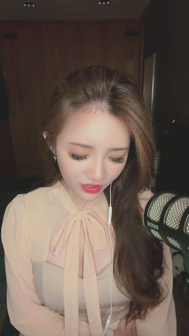  : 發送今日份的燦爛笑容！有沒有被我的好心情感染到呢？😊⚡ #甜心主播 #笑容滿分 #心動信號