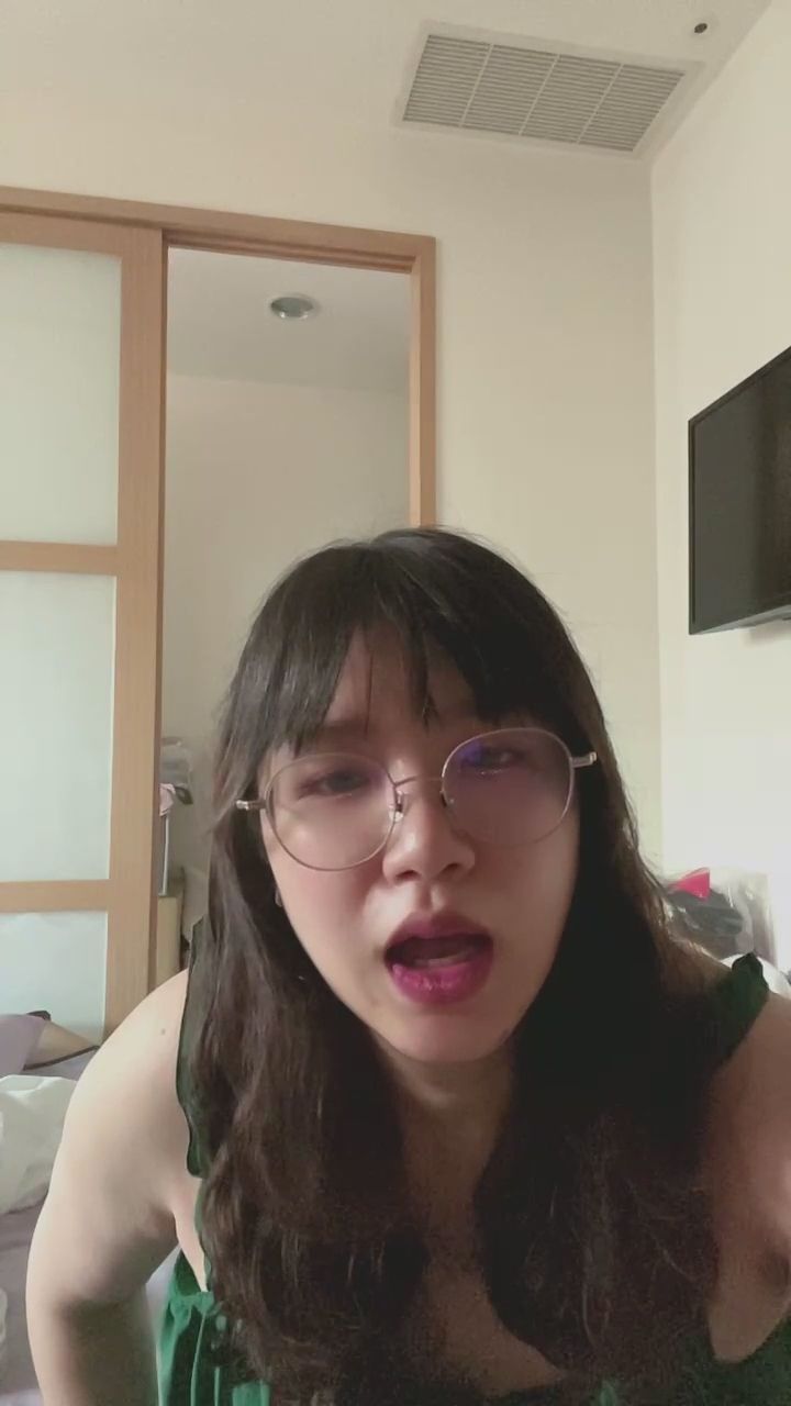  : 就是在說你，注意到了嗎？👀 #俏皮互動 #直播日常 #專注