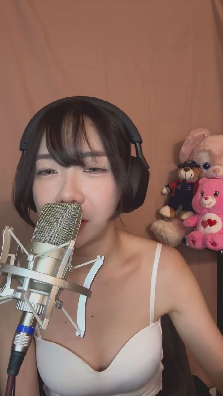 auu_1999 : 這味道...讓人停不下來。👅 #吃播 #指尖挑逗 #ASMR #性感互動