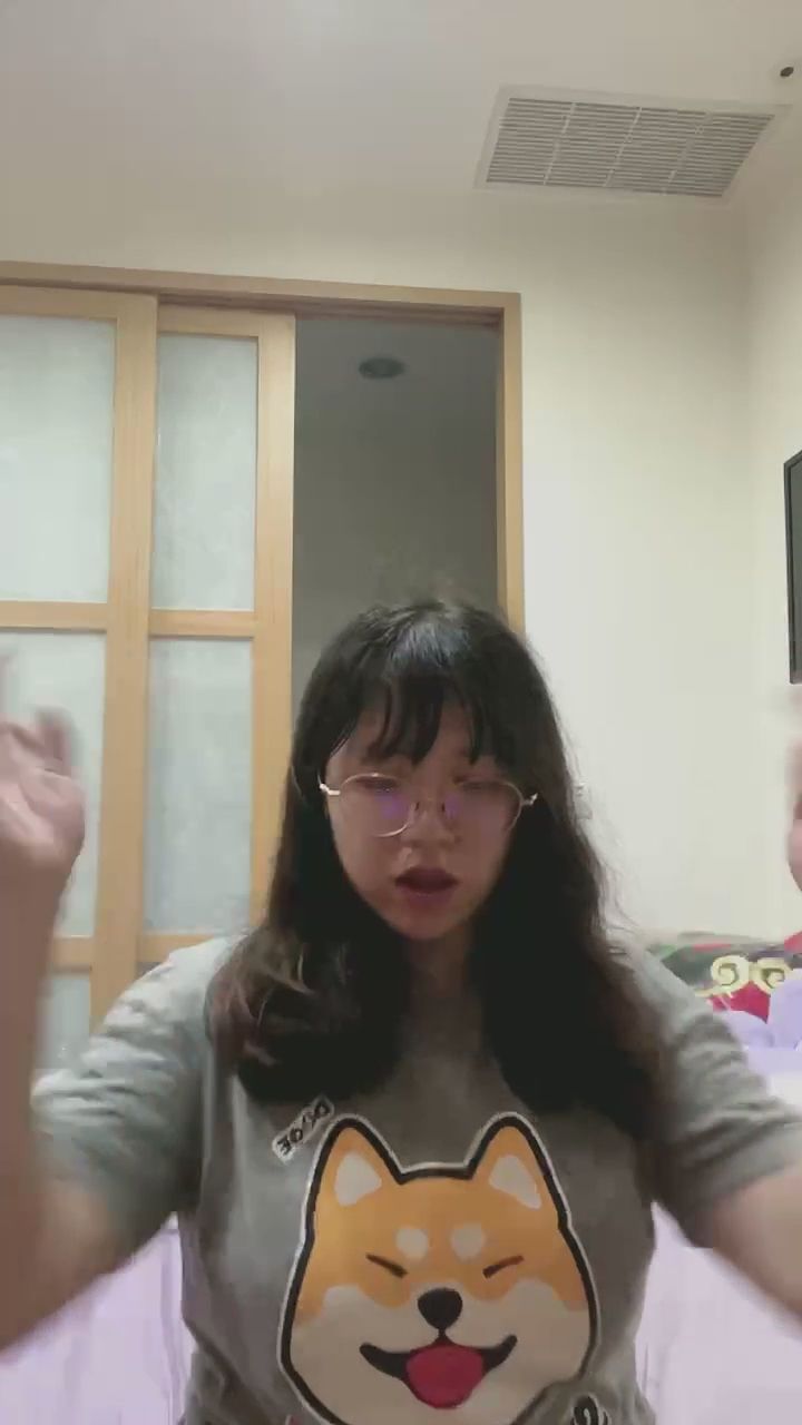  : 俏皮手勢舞來啦！指尖律動配上超萌表情，快來一起互動吧✨ #手勢舞 #可愛日常 #直播精華 #活力