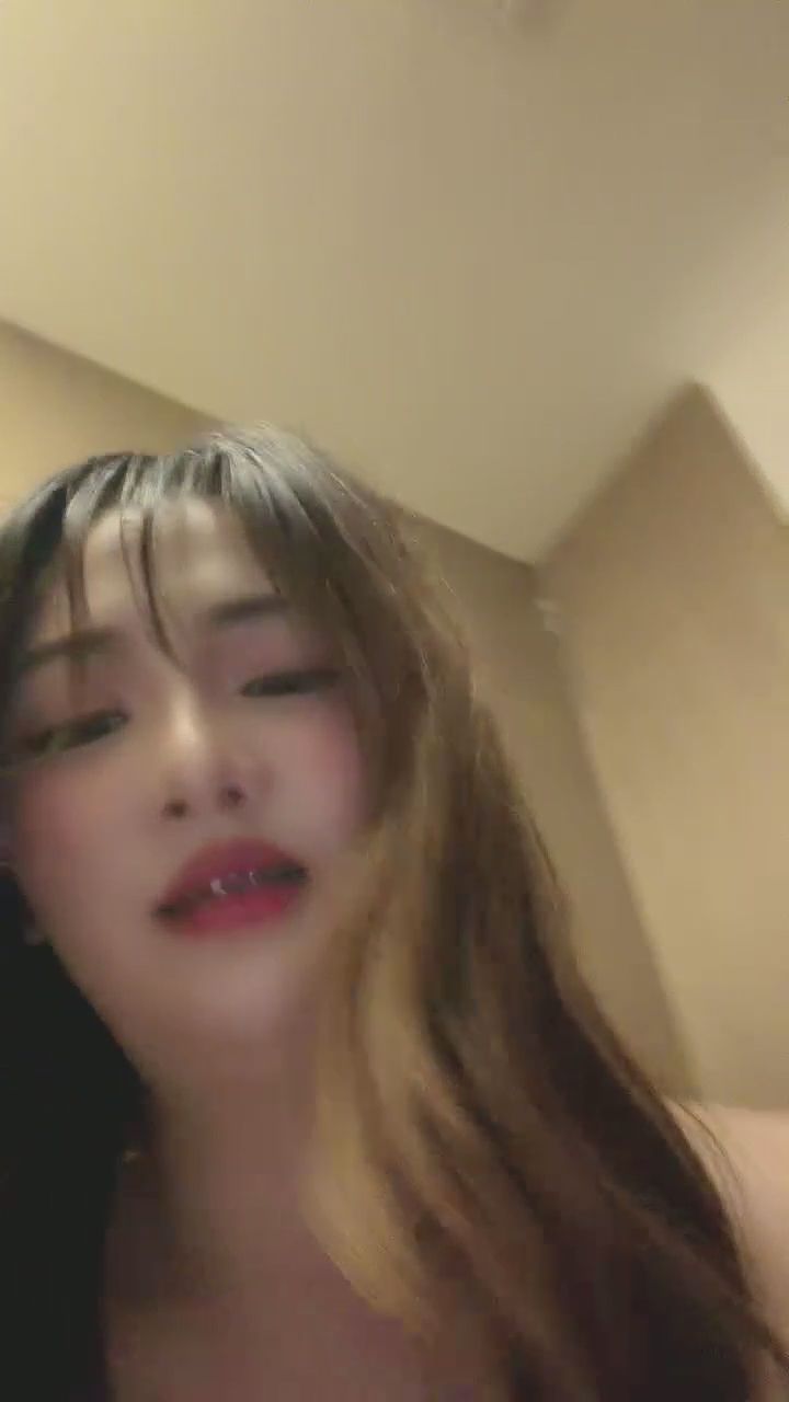  : 牙套女孩的甜美特寫，下一秒直接帶你進入極限感官視角！👄✨ #牙套正妹 #極限視角 #反差萌