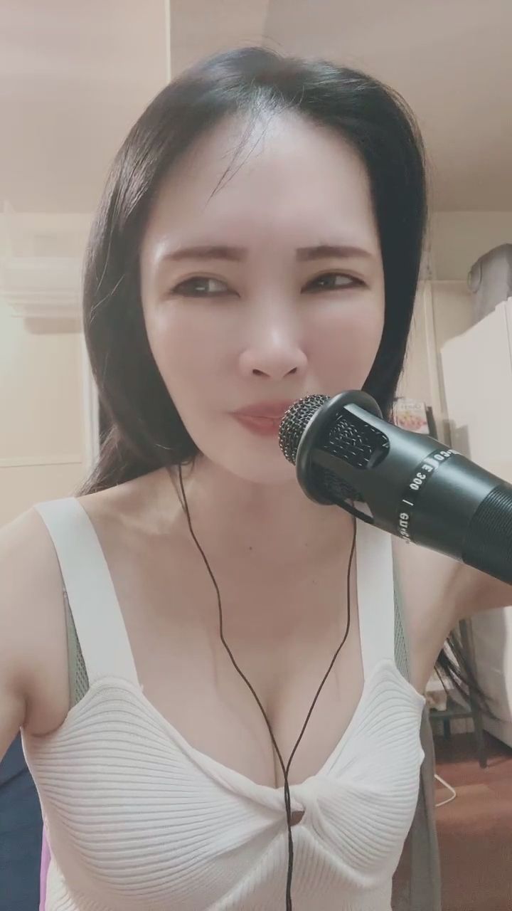 impatty922 : 聽得到的深情,看得見的投入!這段演唱太有張力了 🎤✨ #情歌演唱 #真情流露 #音樂直播