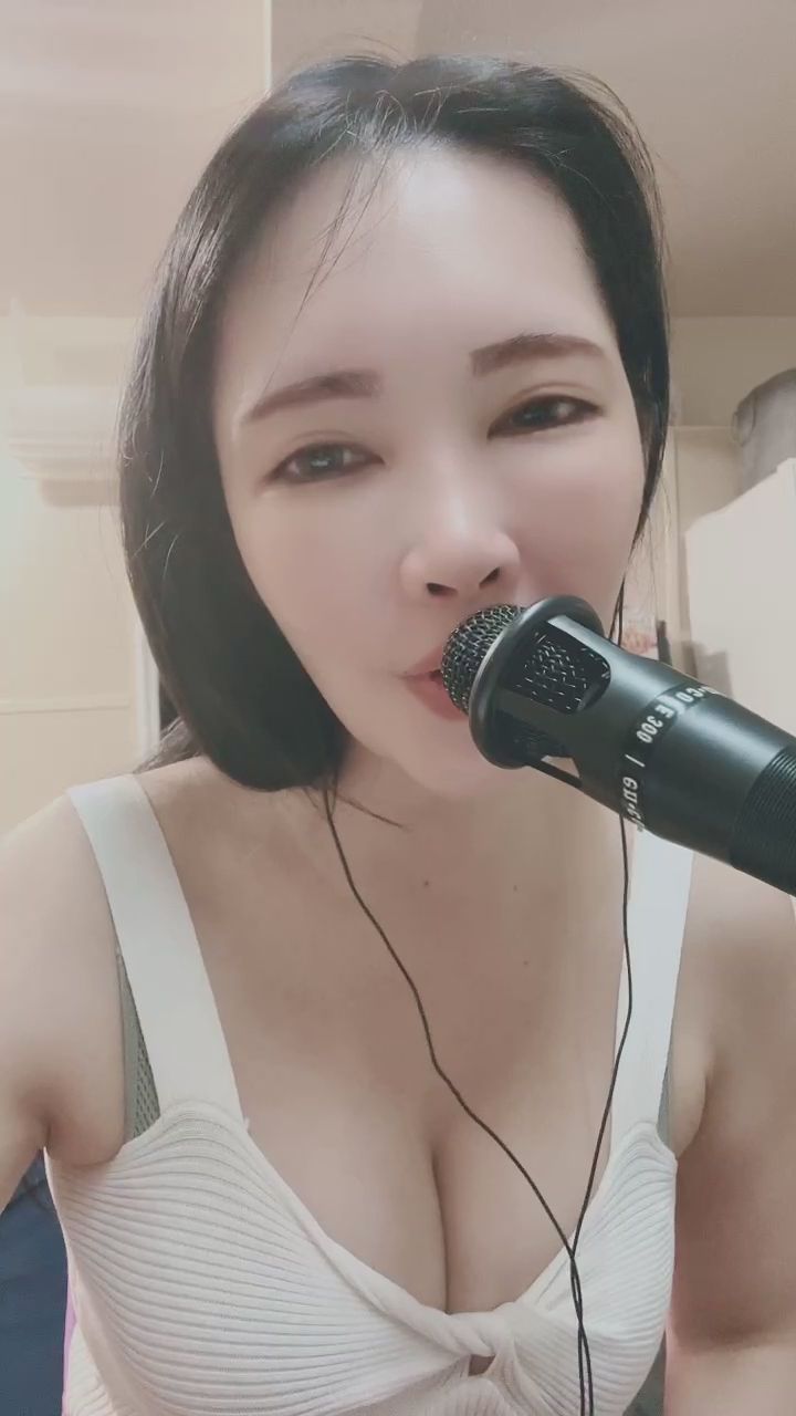 impatty922 : 迷人的眼神加上深情嗓音,一開口就讓人融化 🎤✨ #深情演唱 #甜美嗓音 #直播精華