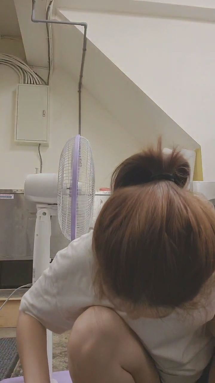  : 剛忙完真的好喘，要來陪我休息一下嗎？💦😳 #香汗淋漓 #親密互動 #女友日常