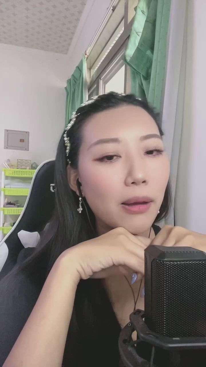  : 靠這麼近，就是要讓你聽見我的悄悄話...🤫💕謝謝@關東煮送的禮物💝 #心跳加速 #溫柔陪伴 #女友感
